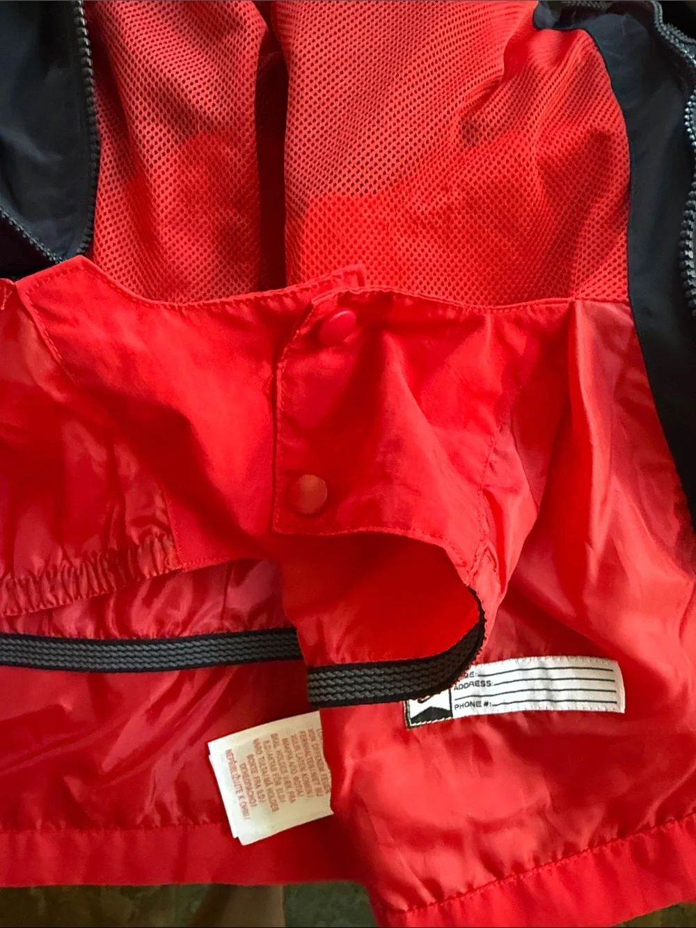 Nike Vintage Kids Black 12-13 yrs (Women’s S!) and Red/Black Sports Rain Jacket